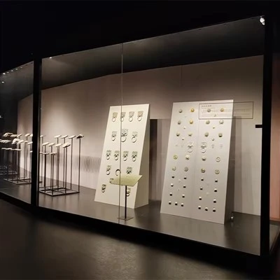 Museumsudstillingsskab i flere-lag