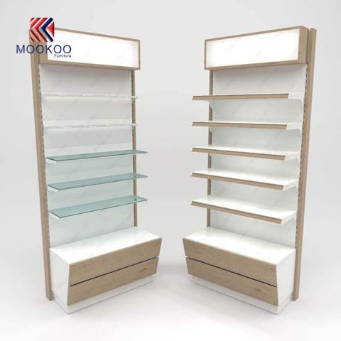 Tilpassede displayhylder til Farmacia Shop