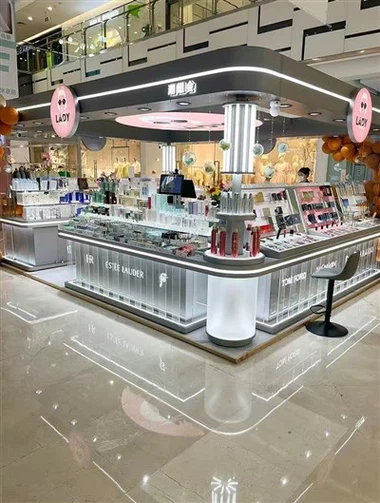 Enkel dekoration til parfumebutik